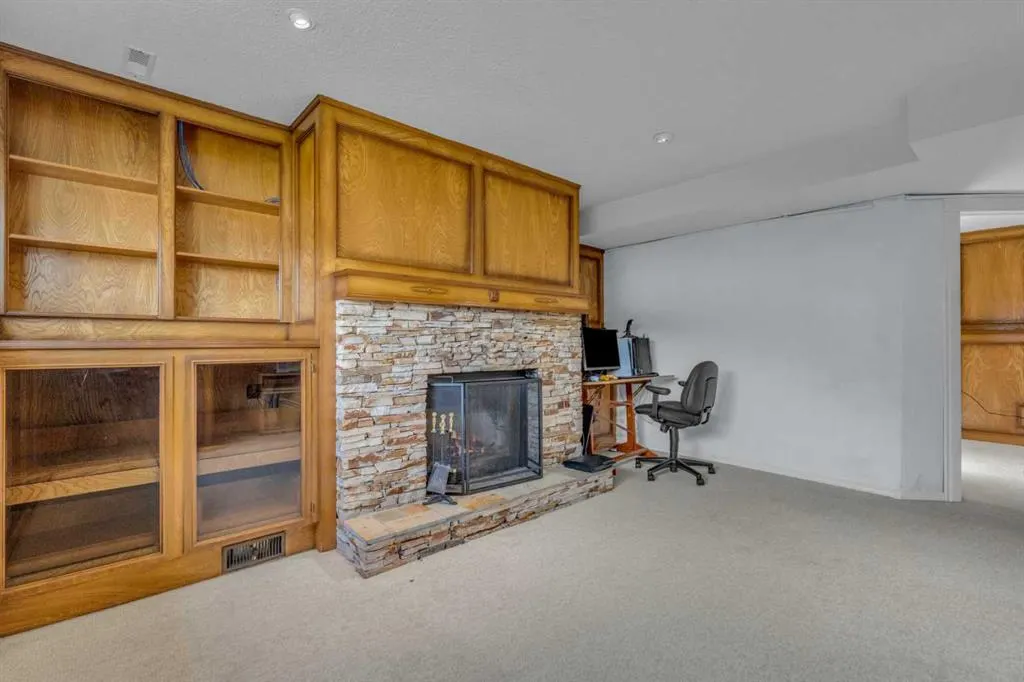 403 Queen Alexandra Way SE