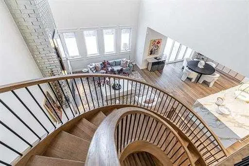 356 Greenwich Drive NW