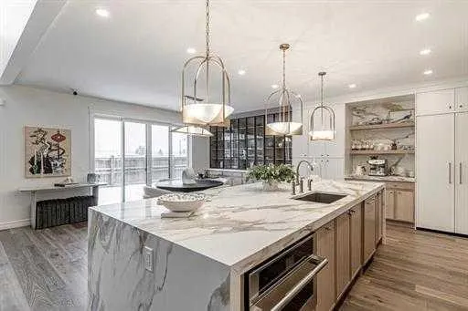 356 Greenwich Drive NW