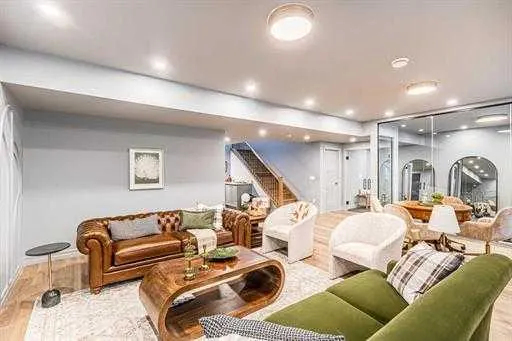 356 Greenwich Drive NW