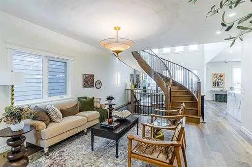356 Greenwich Drive NW