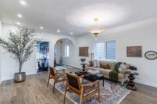 356 Greenwich Drive NW