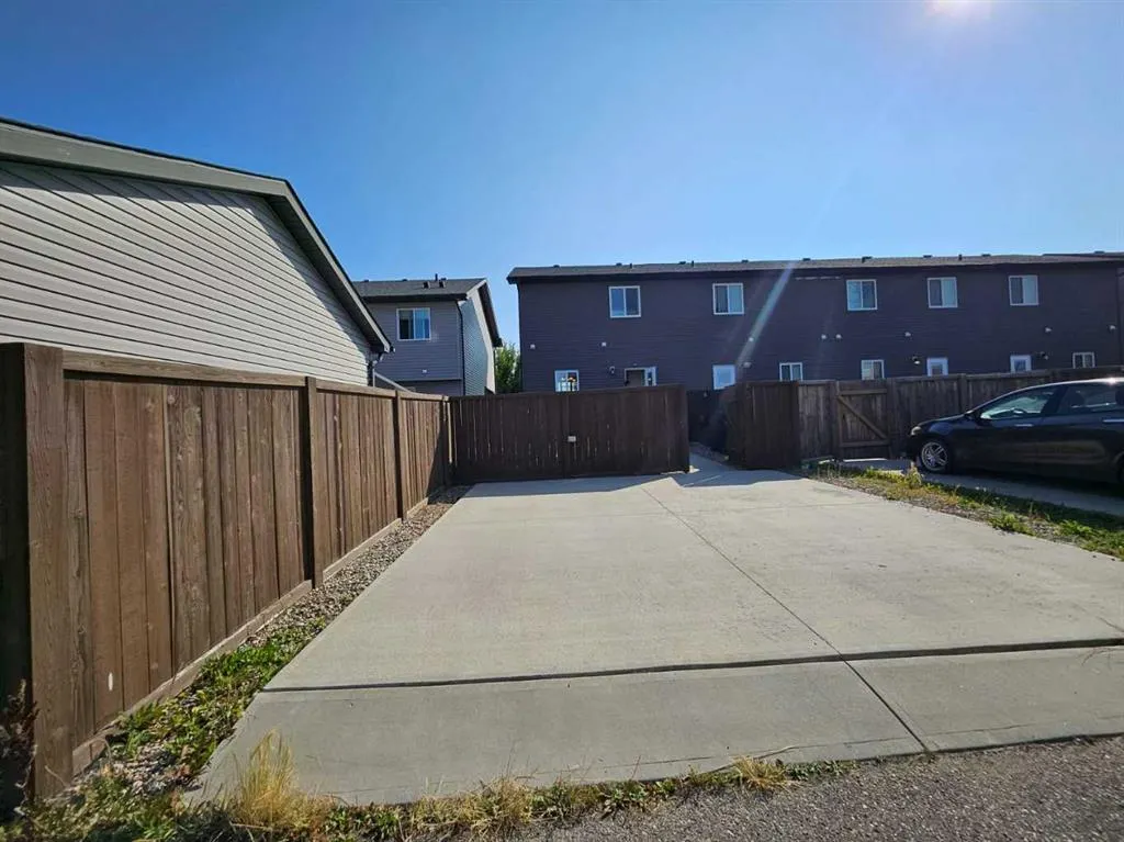 290 Mildred Dobbs Boulevard N