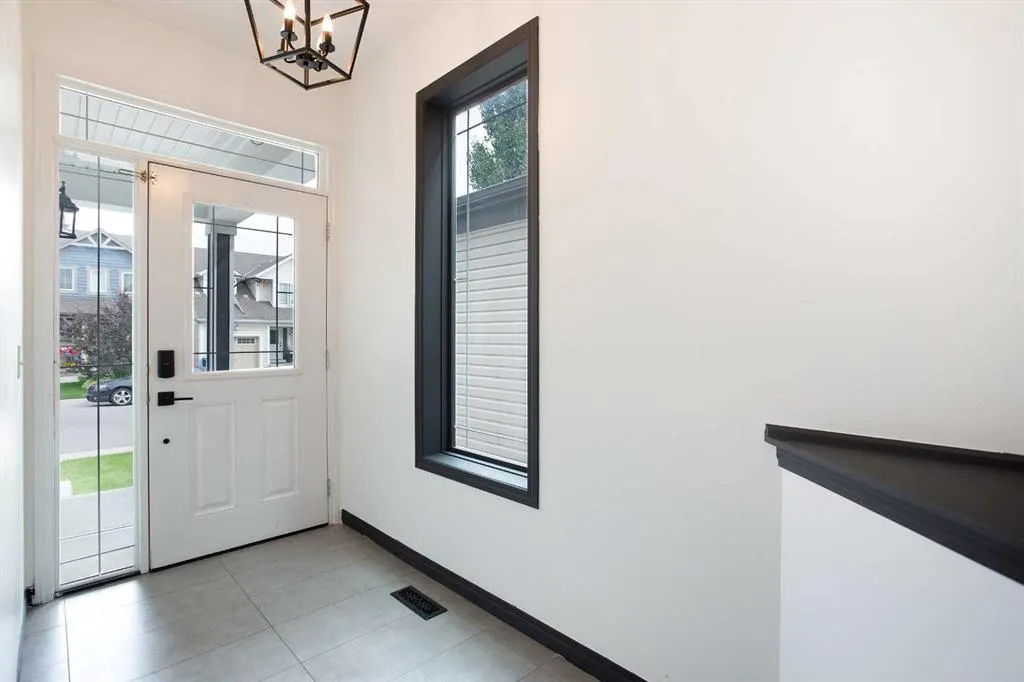 523 Windbrook Heights SW