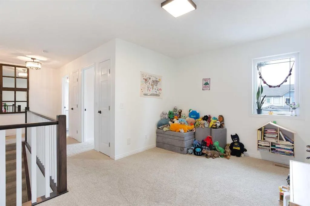523 Windbrook Heights SW