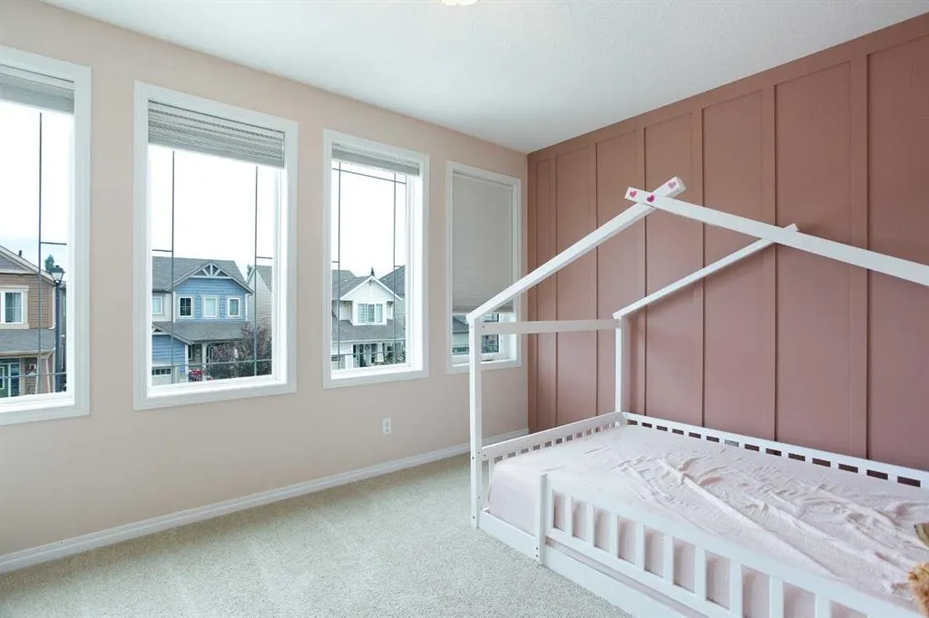 523 Windbrook Heights SW