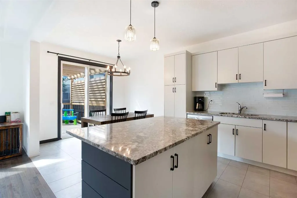 523 Windbrook Heights SW