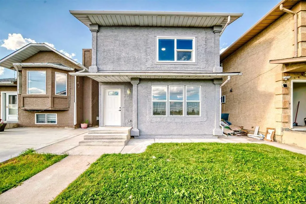 181 Martinglen Way NE