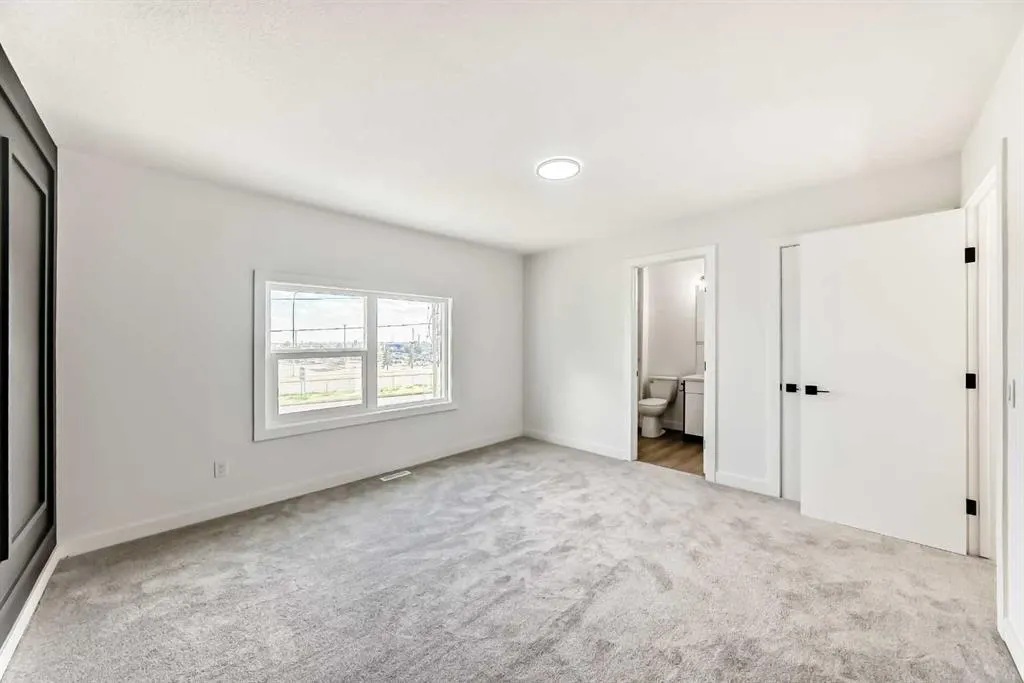 181 Martinglen Way NE