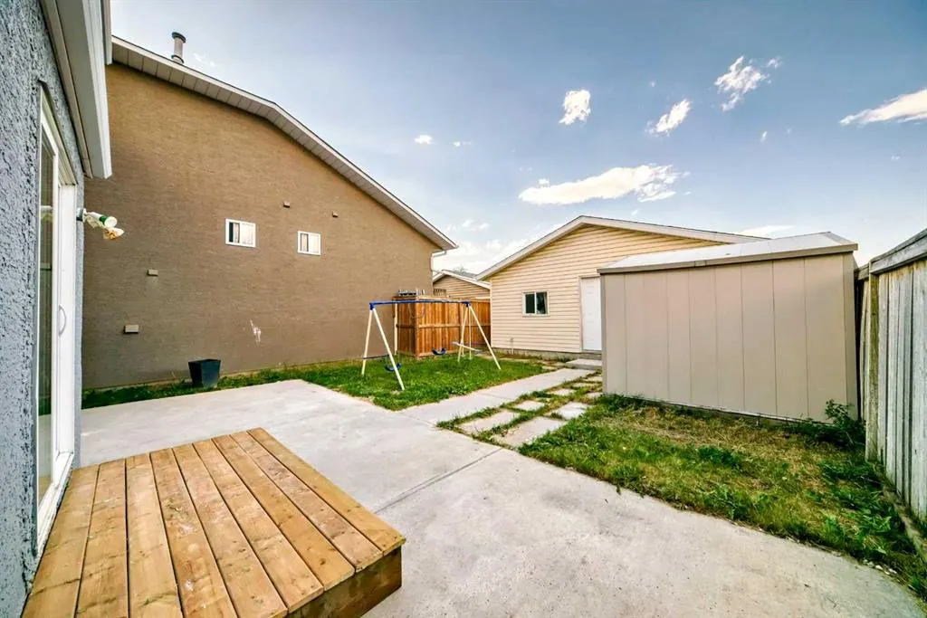 181 Martinglen Way NE