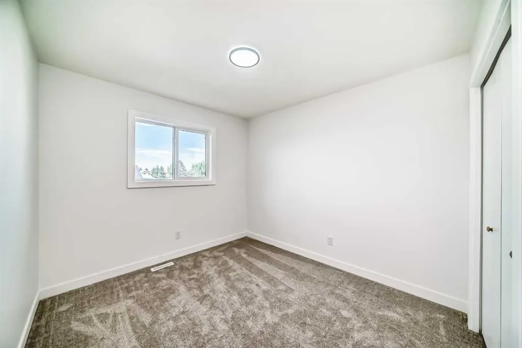 181 Martinglen Way NE