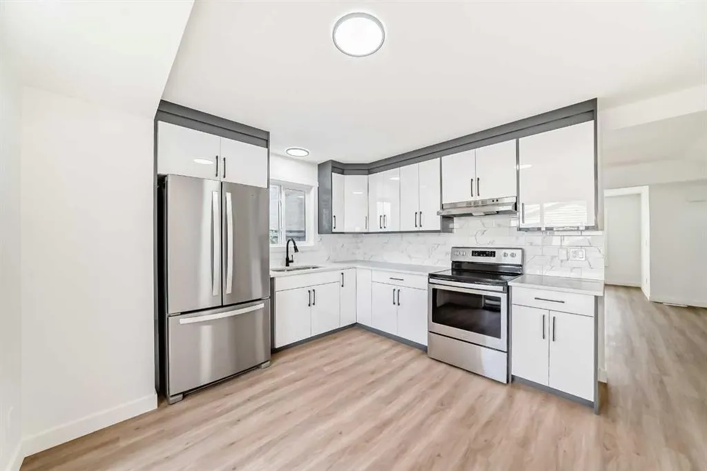 181 Martinglen Way NE