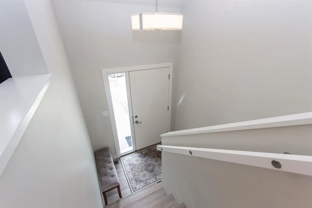 77 Ellington Crescent