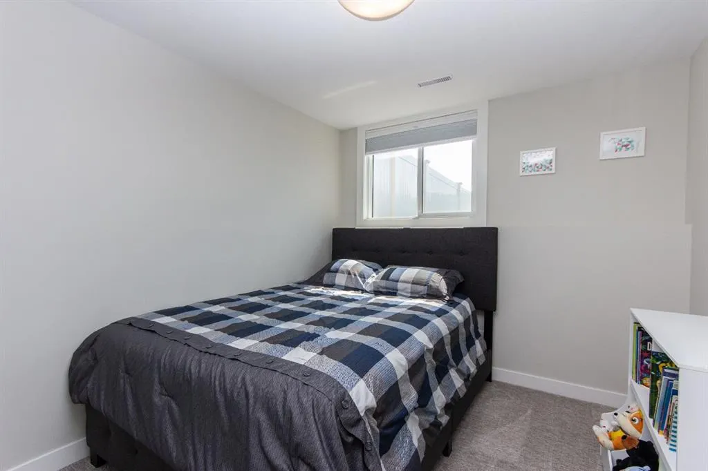 77 Ellington Crescent