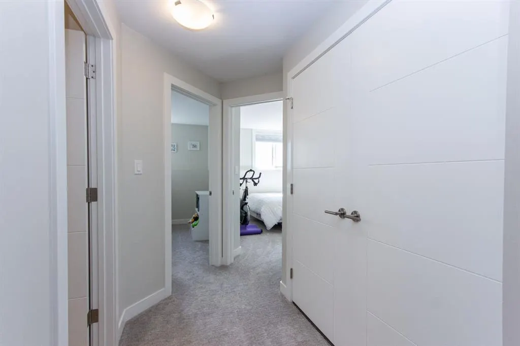 77 Ellington Crescent