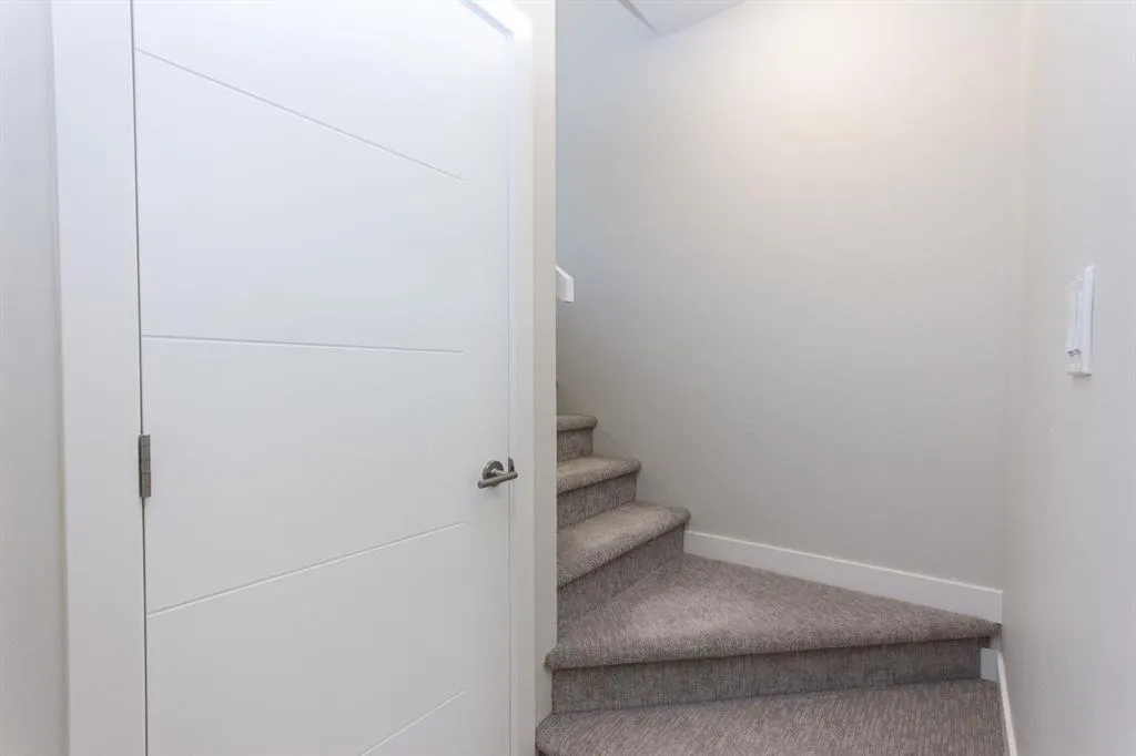 77 Ellington Crescent