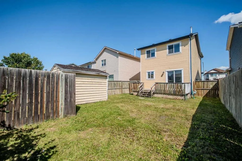 16 Martin Crossing Bay NE