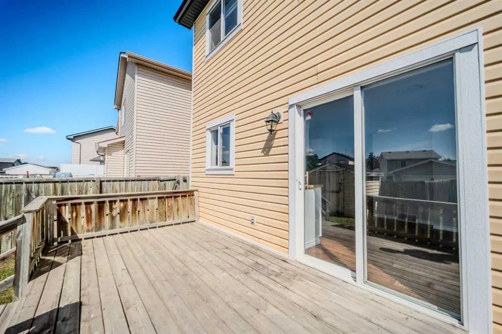 16 Martin Crossing Bay NE