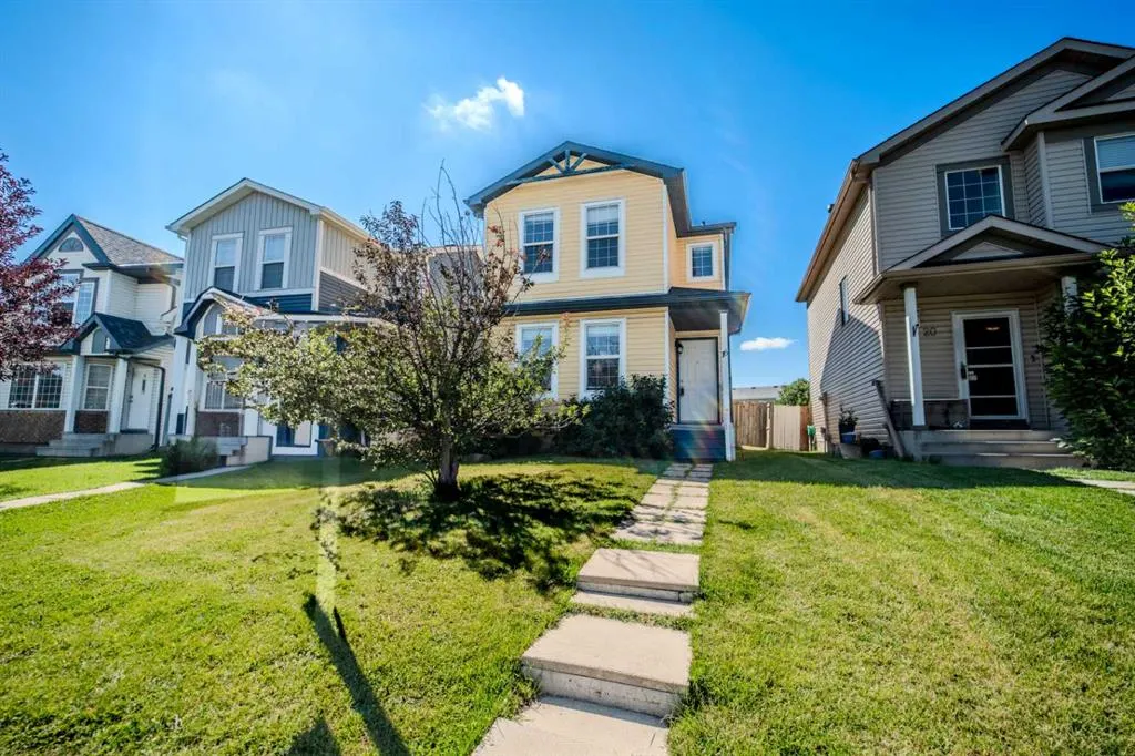 16 Martin Crossing Bay NE