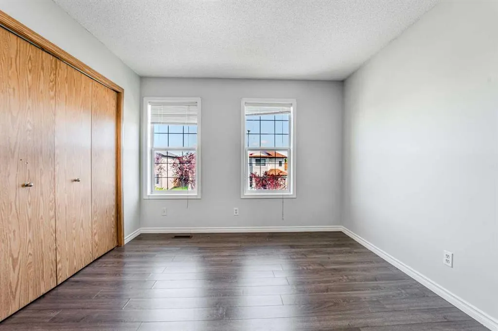 16 Martin Crossing Bay NE