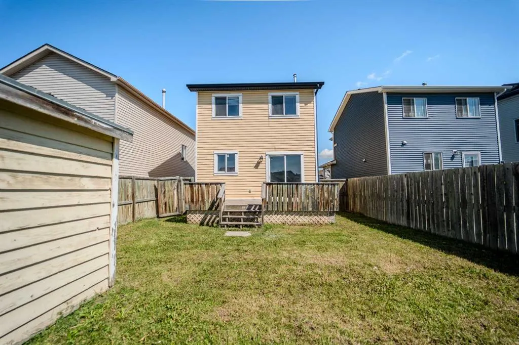 16 Martin Crossing Bay NE