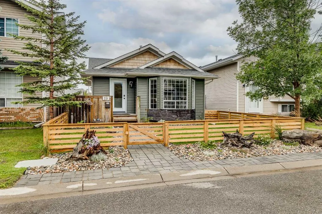 19 Martinwood Court NE