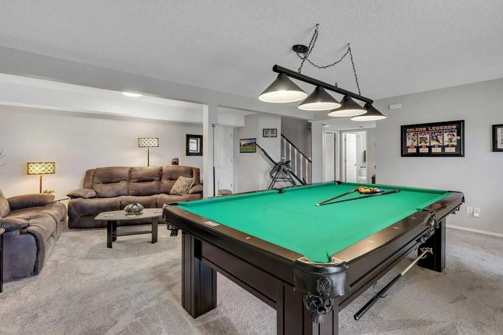 212 Valley Ridge Heights NW