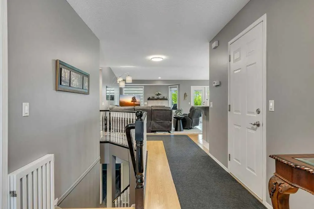 212 Valley Ridge Heights NW