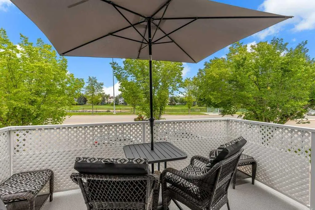 212 Valley Ridge Heights NW