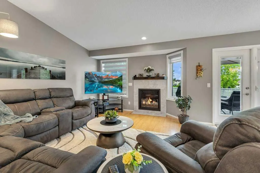 212 Valley Ridge Heights NW