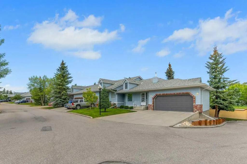 212 Valley Ridge Heights NW
