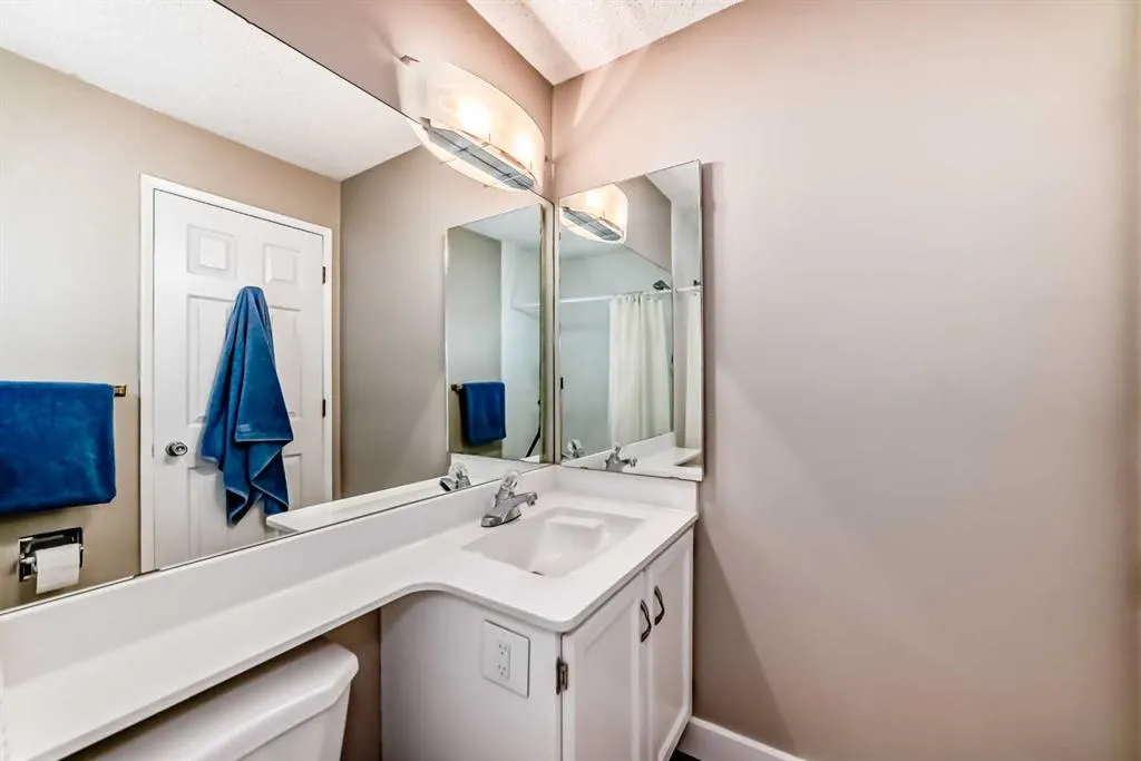 28 Berwick Crescent NW, #16