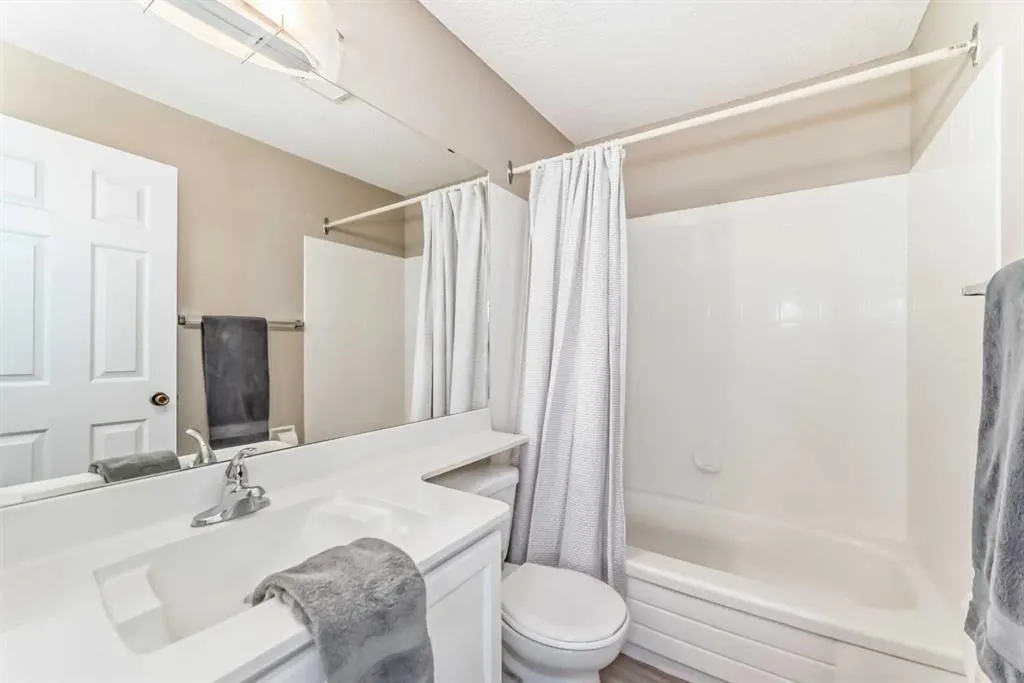 28 Berwick Crescent NW, #16