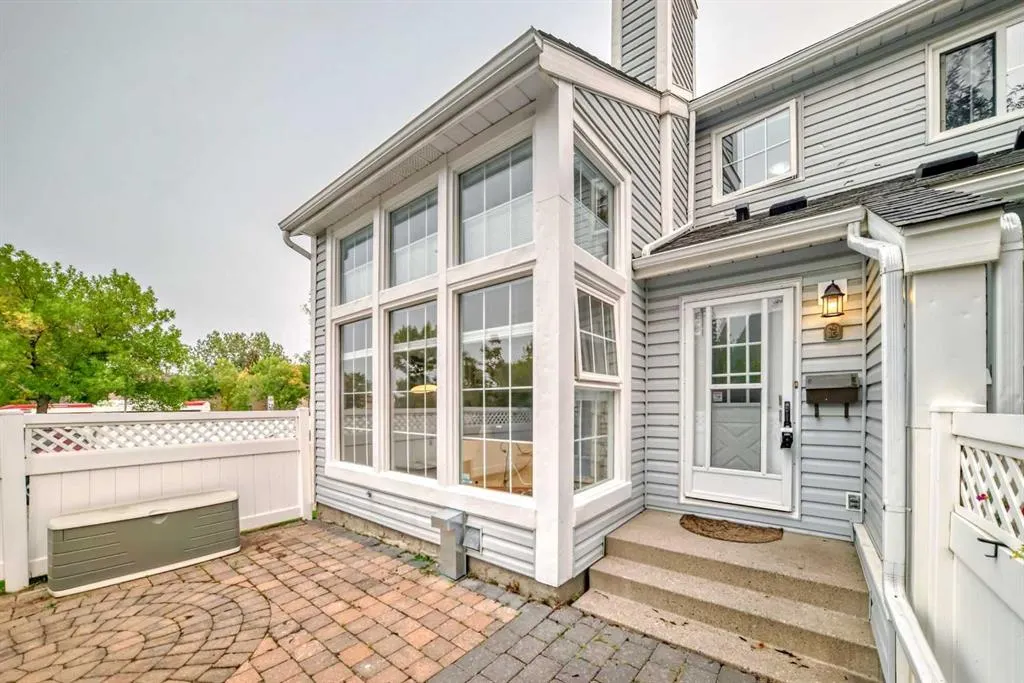 28 Berwick Crescent NW, #16