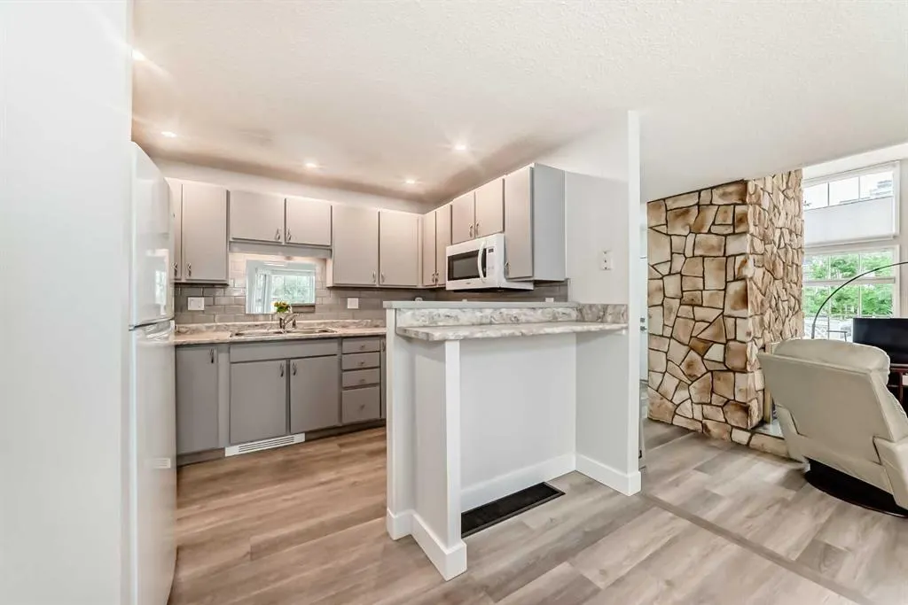 28 Berwick Crescent NW, #16