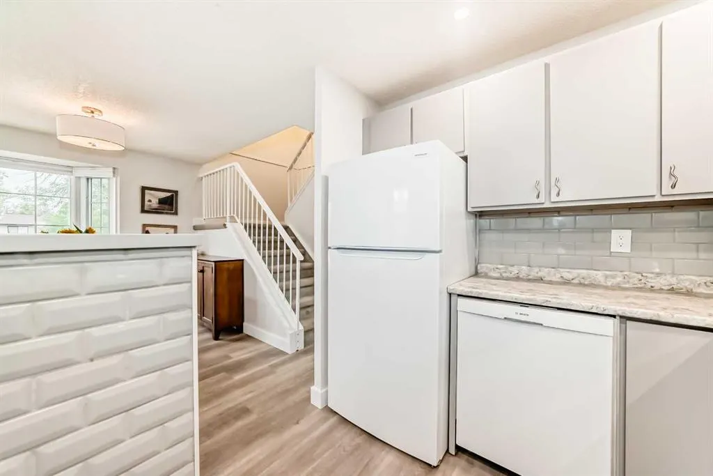 28 Berwick Crescent NW, #16