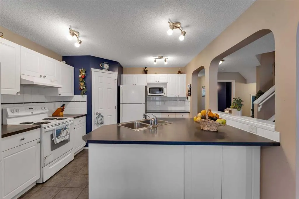 15 Saddletree Drive NE