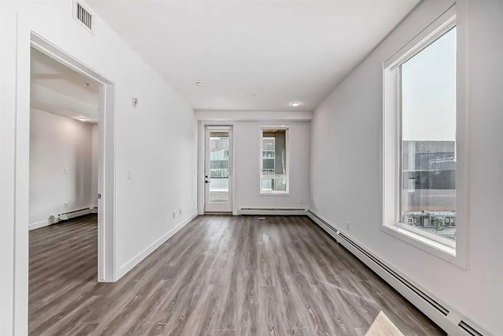 3932 University Avenue NW, #432