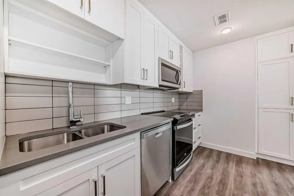3932 University Avenue NW, #432
