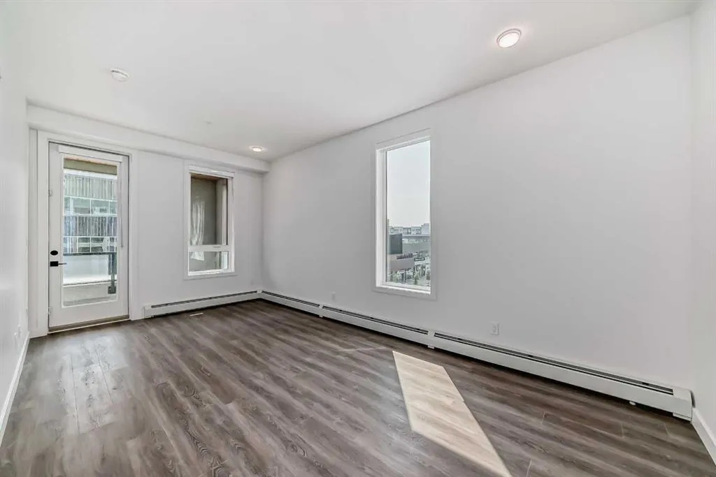 3932 University Avenue NW, #432