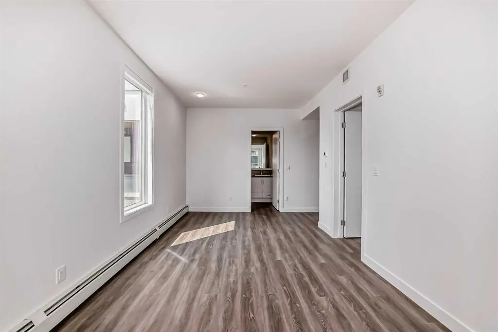 3932 University Avenue NW, #432