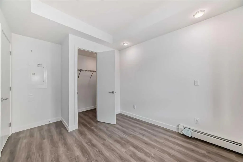 3932 University Avenue NW, #432