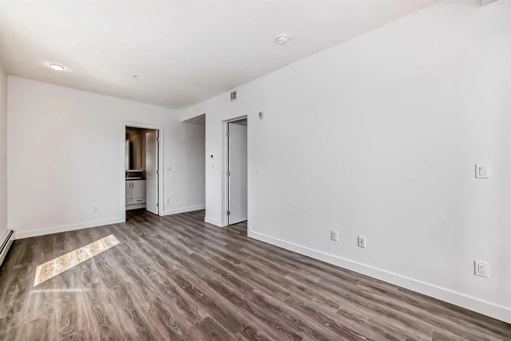 3932 University Avenue NW, #432