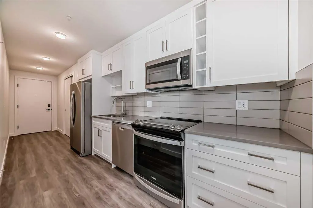 3932 University Avenue NW, #432