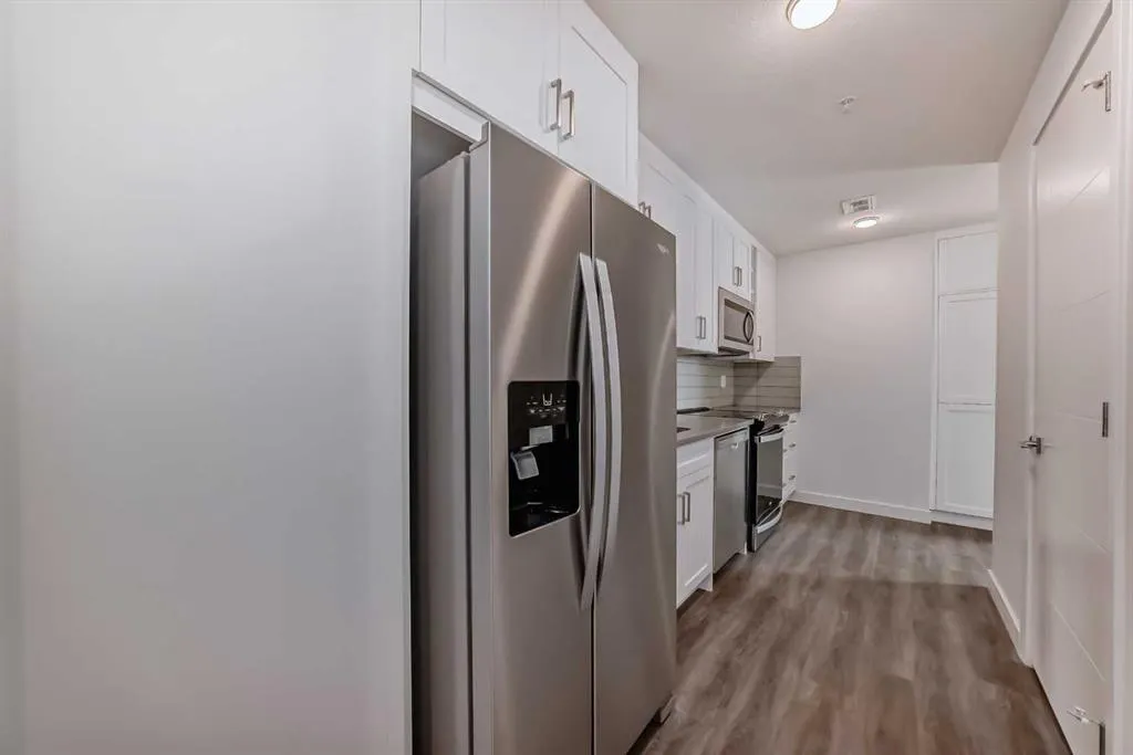 3932 University Avenue NW, #432