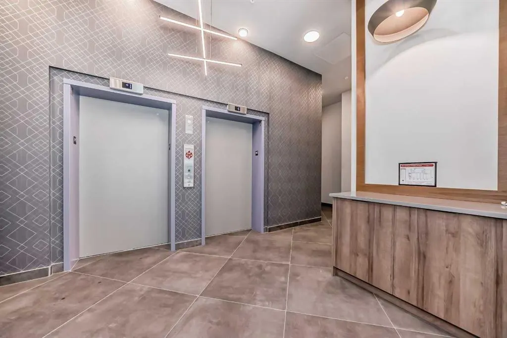 3932 University Avenue NW, #432