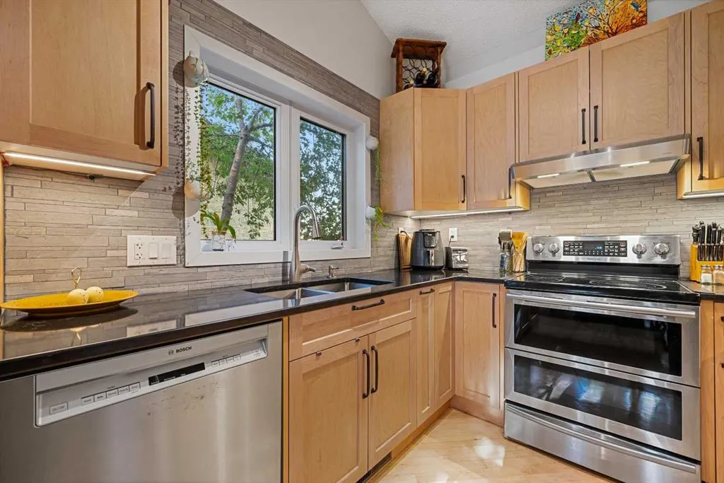 51 Bearberry Bay NW