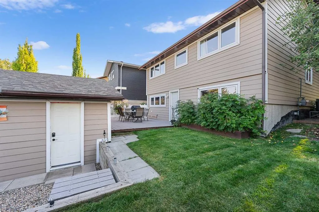 51 Bearberry Bay NW