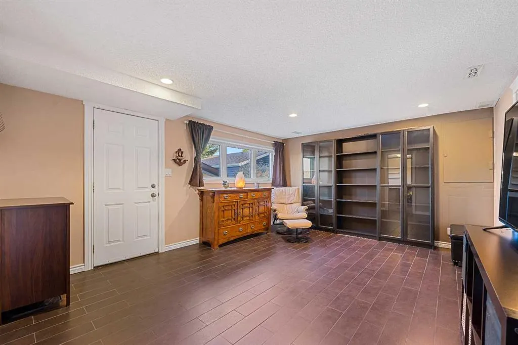 51 Bearberry Bay NW