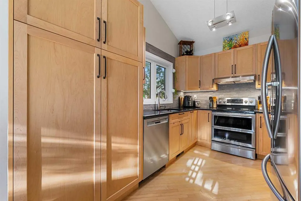 51 Bearberry Bay NW